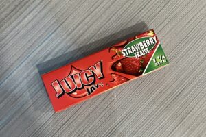 STRAWBERRY - Juicy Jay 1 1/4" Rolling Papers