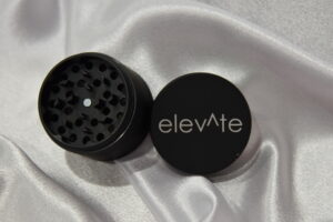 Elevate Grinder Matte (Black)